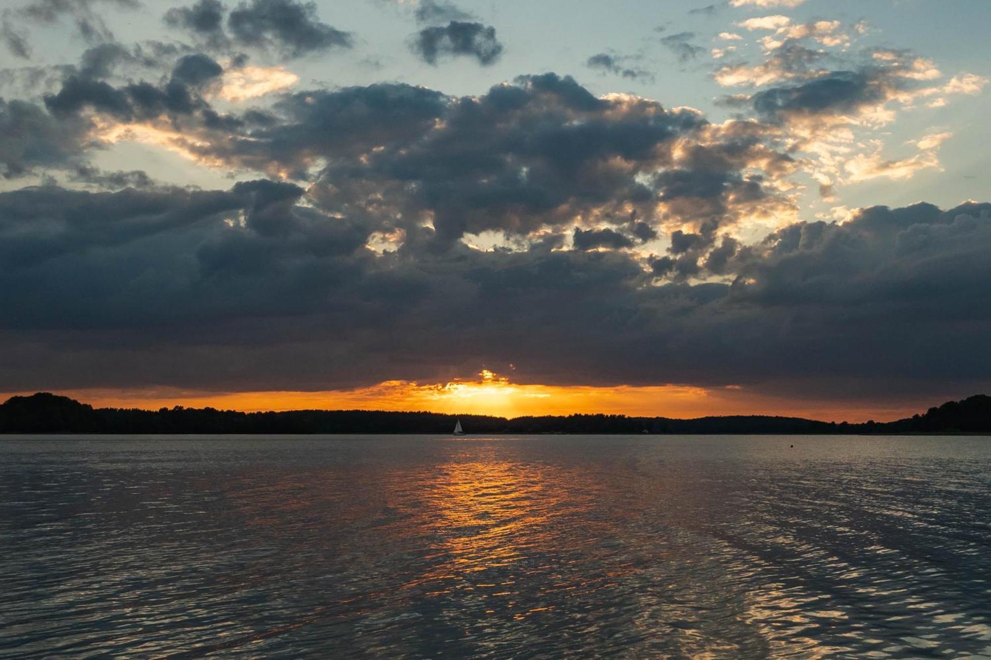 Domek Nad Jeziorem Kretowiny Exteriör bild